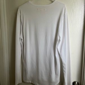 White Levi’s long sleeve t shirt